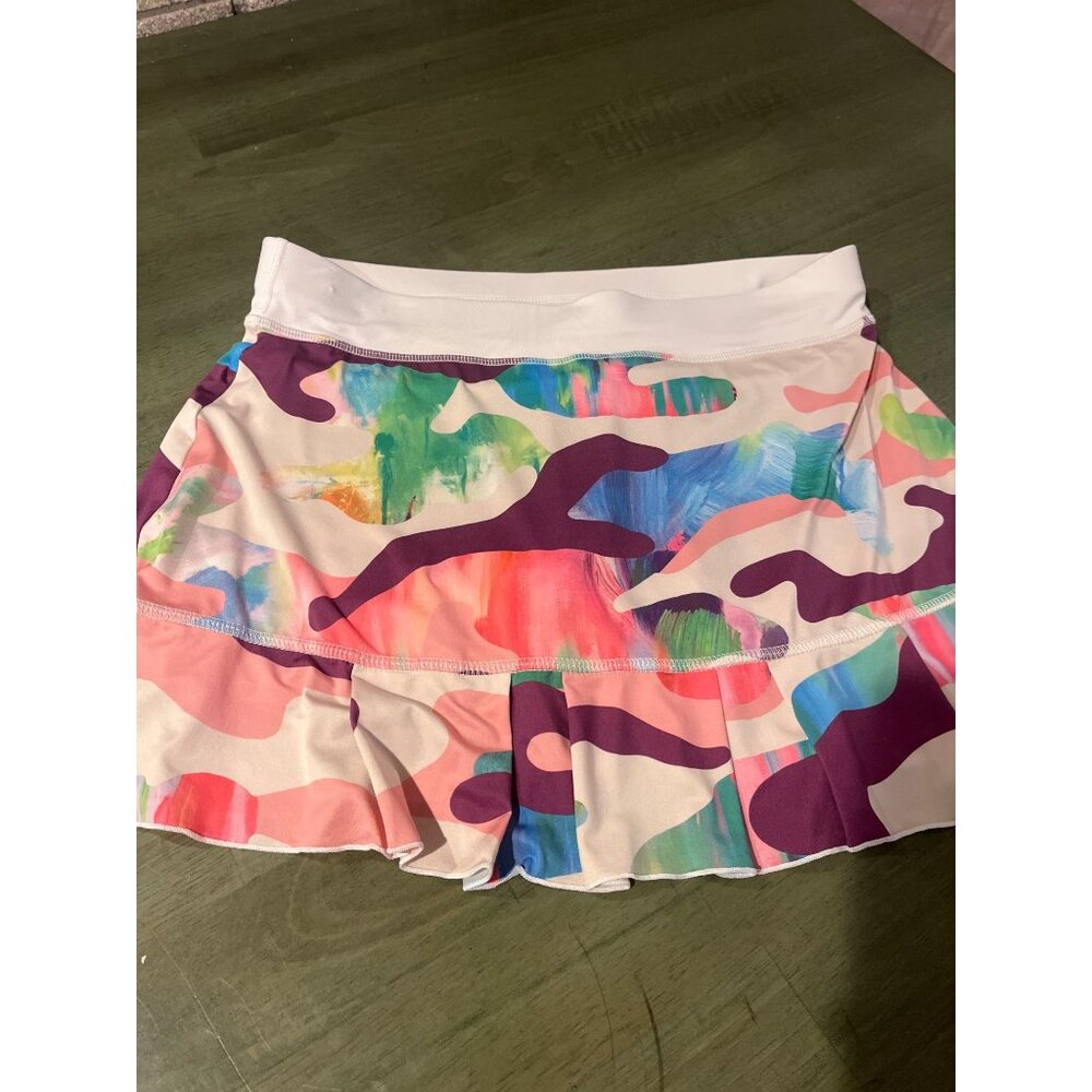 Sofibella Womens Medium Tennis Skort With Colorful Abstract Print & Ruffle Hem - Picture 2 of 7